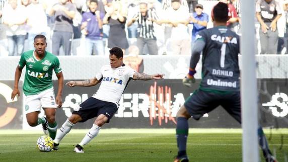 Giovanni Augusto e Bruno Rangel 

convertem penalidades na Arena do time paulista, que teve má atuação e chegou a ser dominado pela Chape durante o primeiro tempo
