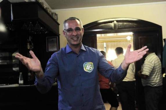 Jorge Pozzobom (PSDB) foi eleito com 50,08% dos votos, enquanto o adversário, Valdeci Oliveira (PT), foi escolhido por 

49,92% dos eleitores