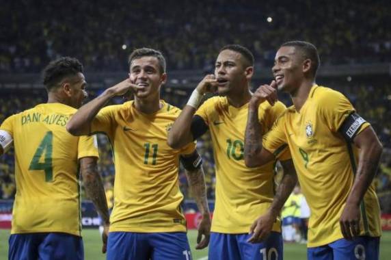 Coutinho, Neymar e Paulinho fizeram os gols brasileiros no Mineirão