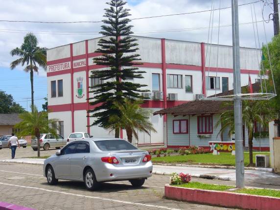 Também foram bloqueados bens do prefeito no valor de até R$ 2,6 milhões