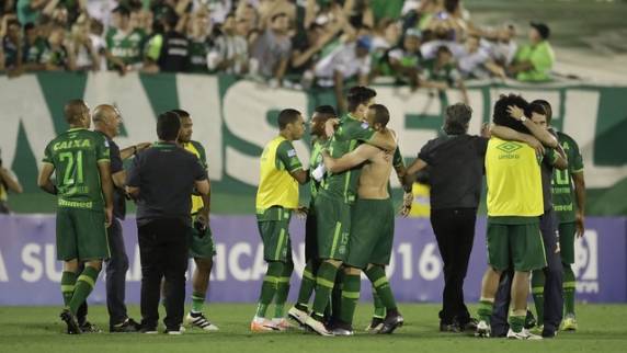 Depois 

de 1 a 1 na Argentina, Verdão segura empate sem gols na Arena Condá contra o San Lorenzo e aguarda vencedor de Cerro Porteño e Atlético Nacional na decisão. Goleiro faz milagre no último 

lance e sai ovacionado