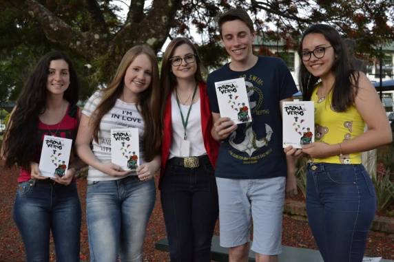 Trabalhos participaram do Concurso Literário para Jovens Aprendizes promovido pelo Fórum Gaúcho de Aprendizagem e pela Superintendência 

Regional do Trabalho e Emprego do RS