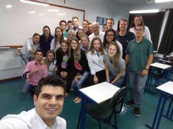 Trabalho contemplou a região Noroeste e foi desenvolvido por acadêmicos do 4º semestre, integrando 

o componente curricular de Economia