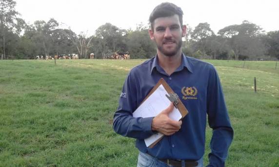 Acadêmico de Agronomia compara índices 

econômicos de propriedades leiteiras segmentadas pela intensificação da produção em relação ao uso da área