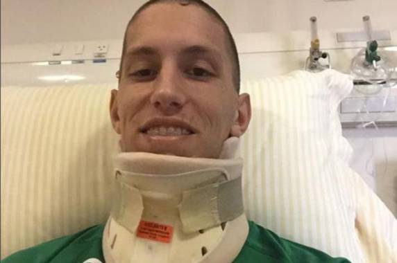 Intervenção foi realizada no tornozelo esquerdo do atleta