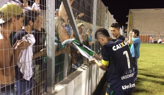 Tiepo defende cobrança do São Paulo e contribui efetivamente 

para classificação à terceira fase da Copinha. Ele faz dedicatória a ex-camisa 1: 