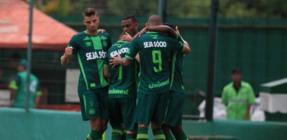 Técnico acredita que equipe criou oportunidades para ter placar mais elástico e 

cobra definição sobre homenagens no minuto 71: 