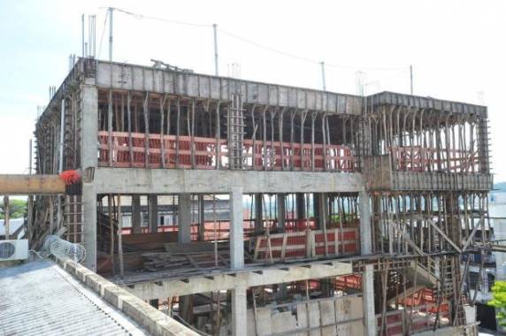 Construção teve contrato rompido em 2013 e também já foi alvo de inspeção do TCE