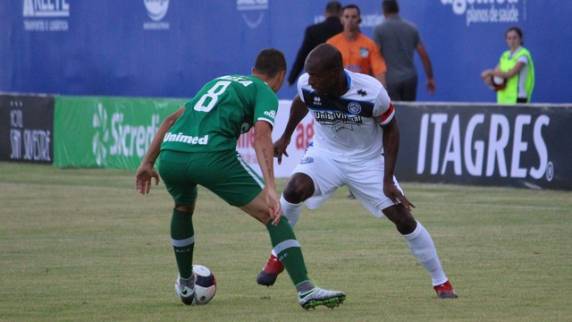Principal alvo dos torcedores, camisa 9 repete Bruno Rangel em clássico com o 

Avaí, em 2016, e faz o gol da vitória por 1 a 0 no acanhado estádio Domingos González
