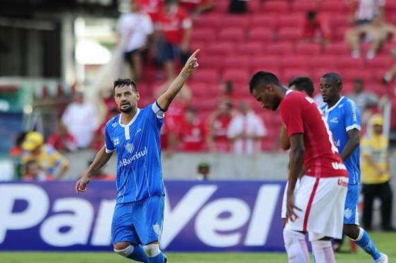 Preto e Jardel marcaram para os visitantes. Nico López descontou no segundo tempo