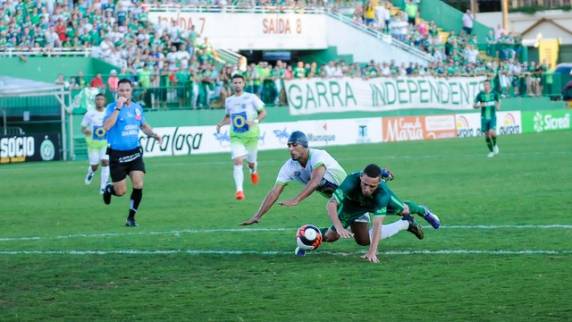 Amor, 

lágrimas e dois pênaltis: Figueirense bate o Inter e vence a primeira em 2017