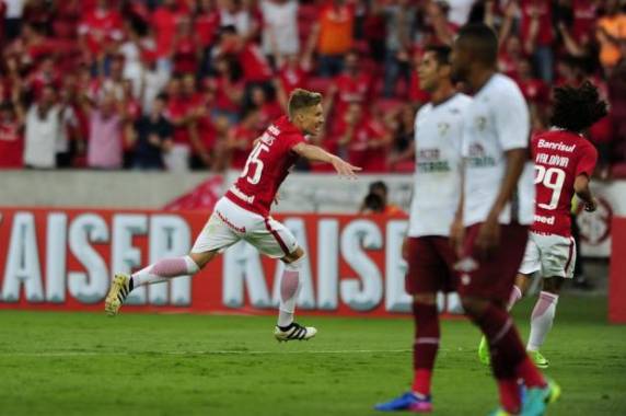 Volante marcou seu primeiro pelo time 

profissional