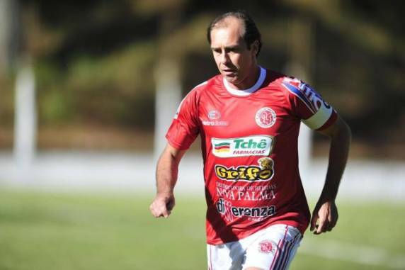 Novo treinador seria apresentado nesta segunda-feira