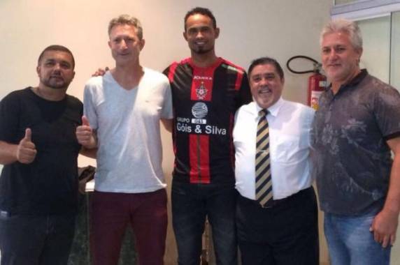 Anúncio 

foi feito em postagem através do Facebook