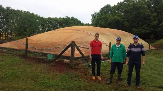 TCC de Diogo Kacheski Beck e Gustavo de Lima Fabbrin, do 

Bacharelado em Agronomia da SETREM, comprovou que a utilização de biodigestores para a geração de biogás agrega valor aos resíduos animais