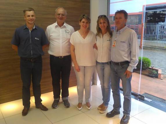 Objetivo foi fortalecer a parceria já 

existente entre as empresas e a Instituição quanto à inserção dos acadêmicos no mundo do trabalho e a atividades de Extensão e Pós-graduação