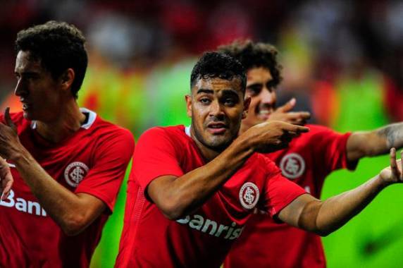 Com o resultado, equipe de Zago pode perder por até um gol de diferença no domingo