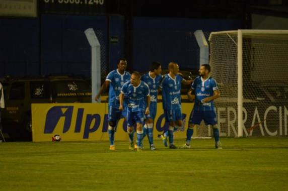 Partida teve 11 cartões amarelos e dois vermelho