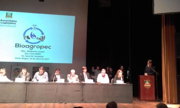 O 

encontro aconteceu na tarde desta segunda-feira no teatro Dante Barone do Palácio Farroupilha