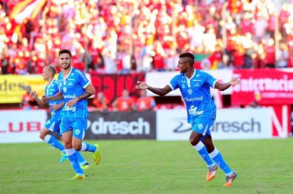 Partida terminou empatada em 1 a 1 no tempo normal