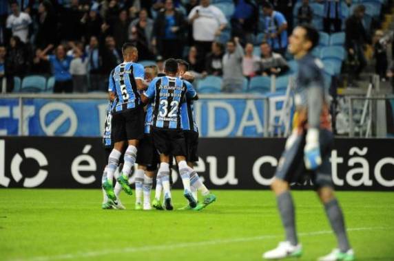 Time de Renato teve marcação adiantada, rapidez na 

troca de passes e permanente ambição para finalizar