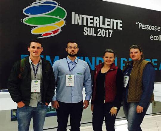 Acadêmicos de Agronomia e de Laticínios da instituição participaram do evento, realizado nos dias 17 e 18 de maio