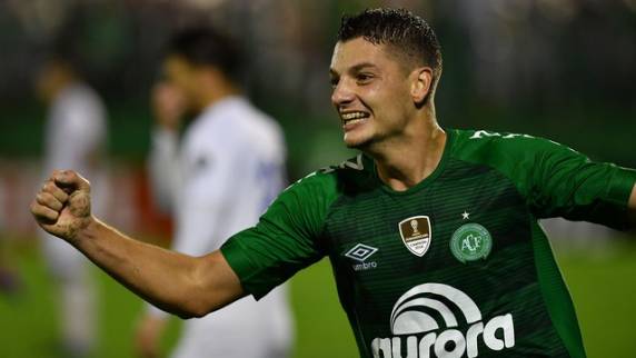 Com dois gols nos acréscimos do segundo tempo, brasileiros vencem por 2 a 1 e se garantem na Sul-Americana. Mas ainda há 

esperança de vaga nas oitavas