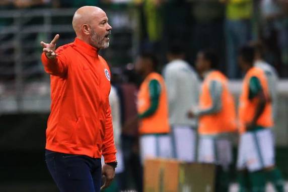 Clube confirma neste domingo (28) que treinador deixa o time