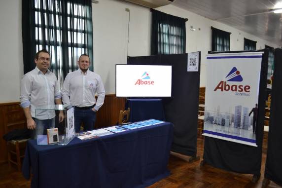 O STIN/SABTIC/Fórum de Informática proporcionou quatro palestras, 15 trabalhos acadêmicos e quatro 

minicursos ao longo de dois dias de programação