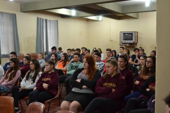 Equipe do curso de Sistemas de Informação desenvolveu 

atividades na Escola Estadual Barão do Rio Branco na Escola Estadual de Ensino Médio Castelo Branco