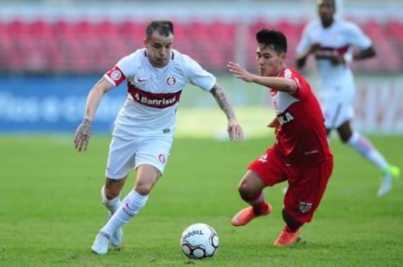 Sem criatividade, time de Guto Ferreira levou 2 a 0 no 

Rei Pelé