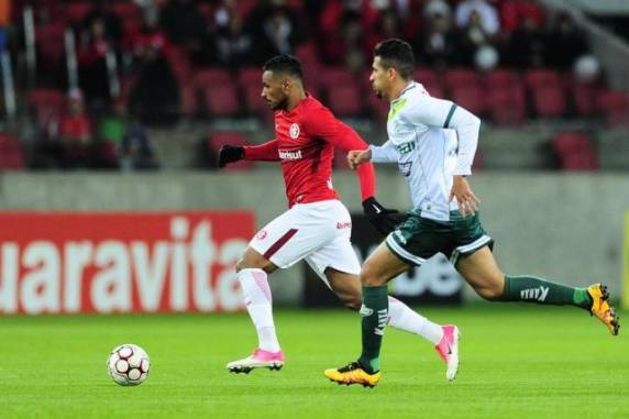 Time teve 

dificuldades até o fim, mas garantiu a vitória nos acréscimos