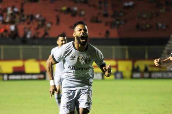 Fernandinho, Arthur e Ramiro marcaram os gols da equipe em Salvador