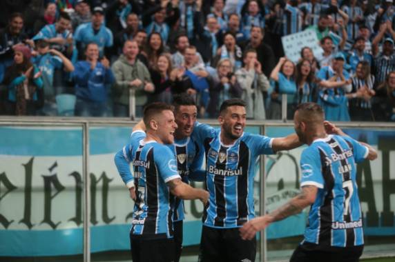 Centroavante marcou o único gol da partida no final do primeiro tempo