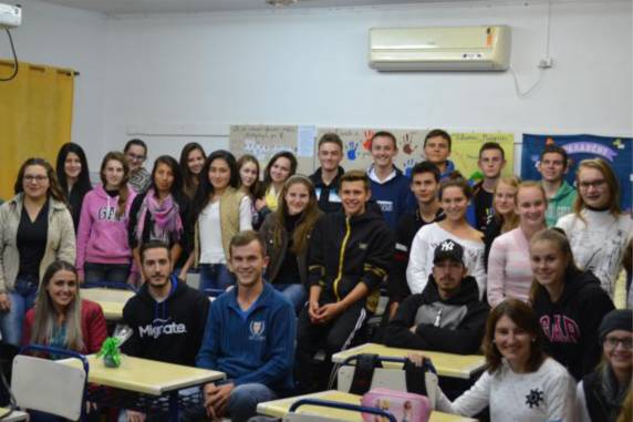 Estudantes do Ensino Médio e Técnico de escolas públicas e privadas da Região Noroeste 

tiveram acesso a informações de tecnologia relacionadas à colaboração e mobilidade