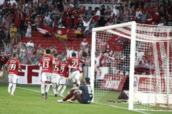 Com gols 

de Pottker, Damião e Nico López, colorados venceram no Beira-Rio