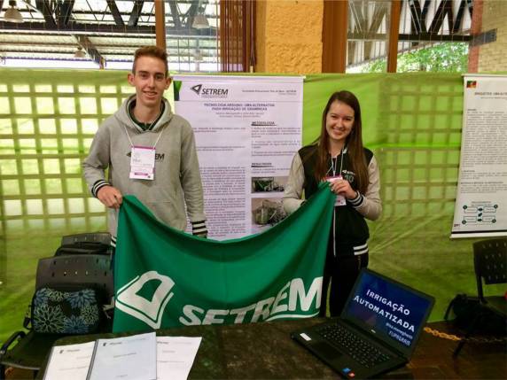 Trabalho de estudantes dos cursos Técnico em Informática e Técnico em Agropecuária desenvolveu protótipo de irrigação automatizada e economia de 

água utilizando recursos do Arduino