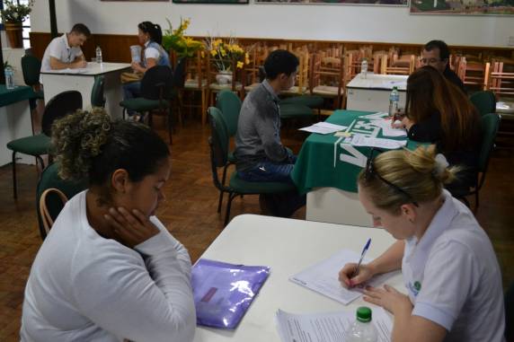 São várias bolsas de 100% de gratuidade nos cinco cursos oferecidos pela instituição, além de diversas 

bolsas parciais