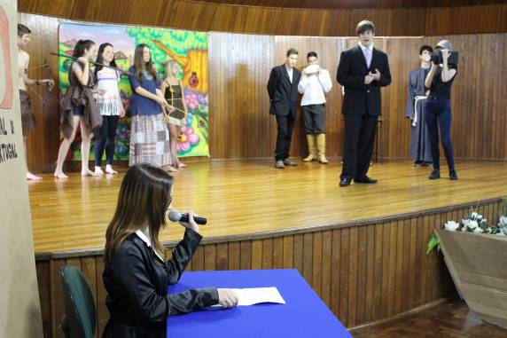 Alunos do Ensino Médio da 

Instituição mostraram imenso talento ao subirem ao palco e vivenciarem a literatura brasileira