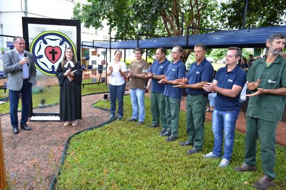 Atividades 

comemorativas envolveram também o plantio de 500 mudas nativas, a inauguração do ?Caminho da Reforma Luterana?, apresentações teatrais, culto e palestra