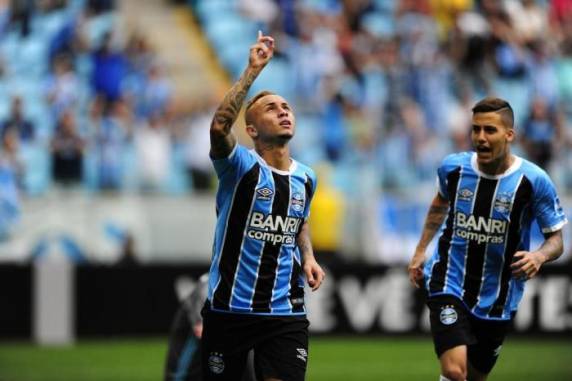 Tricolor fez 3 a 1 e chegou aos 54 pontos no 

Campeonato Brasileiro