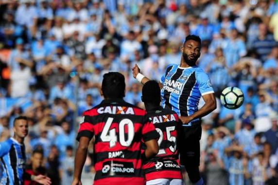 Fernandinho marcou o gol gremista em Caxias do Sul