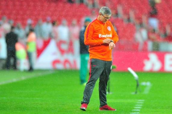 Após negociações com Abel esfriarem, clube anunciou a permanência do treinador