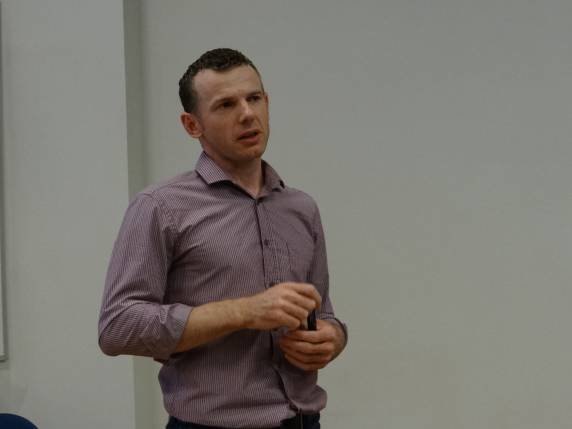 Existem dois 

ramos das ciências que se preocupam com as questões relativas aos fenômenos atmosféricos: a climatologia e a meteorologia. Mas qual será a diferença entre eles?