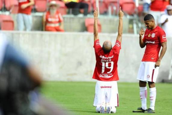 Time de Odair Hellmann chega aos nove pontos no Gauchão