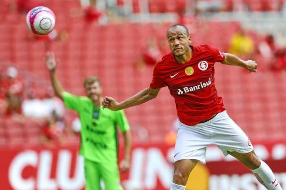 Time de Odair Hellmann chega aos nove pontos no Gauchão