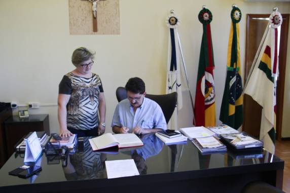 Prefeita em exercício participa de diversas 

atividades e dá andamento aos trabalhos da Administração Municipal