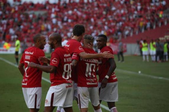 Patrick, Iago e Nico López marcaram os gols colorados na vitória
