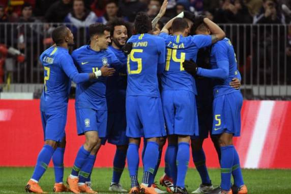 Miranda, Philippe 

Coutinho e Paulinho marcaram os gols