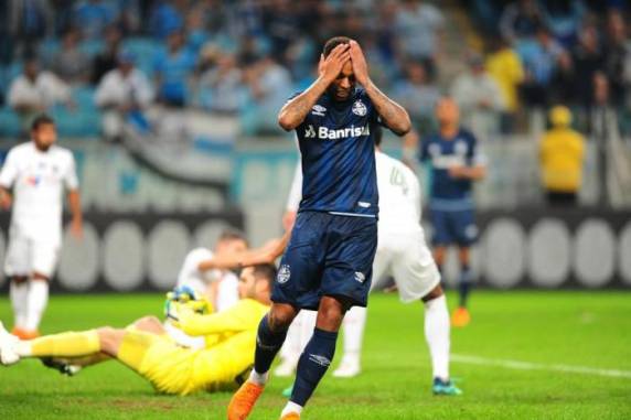Time do técnico Renato Portaluppi não conseguiu superar a marcação da equipe carioca